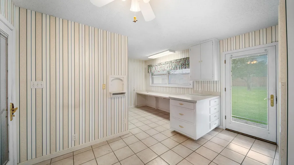 487 Edgewood Avenue Giddings TX 78942