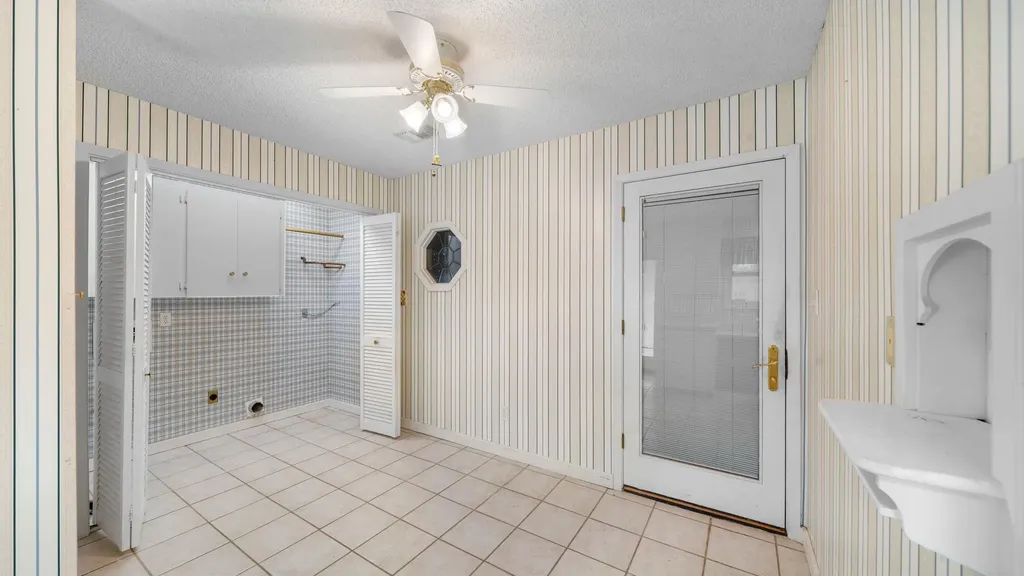 487 Edgewood Avenue Giddings TX 78942