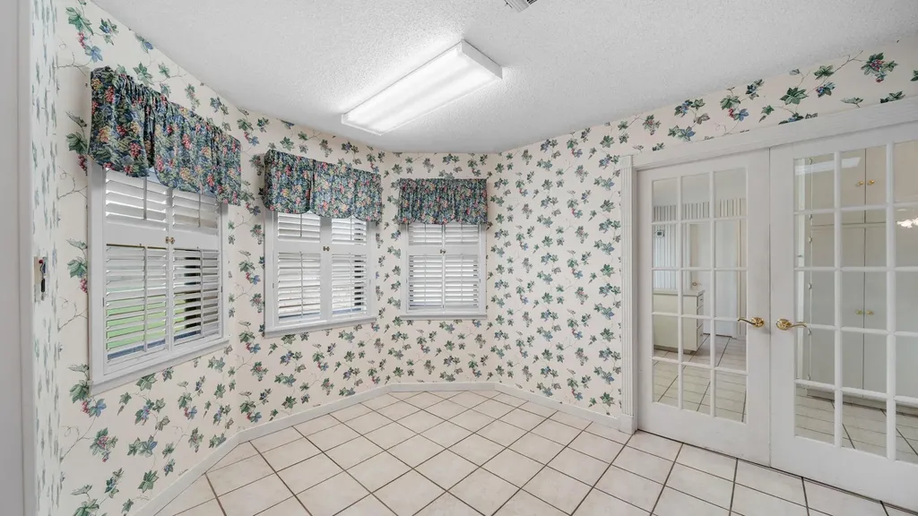 487 Edgewood Avenue Giddings TX 78942