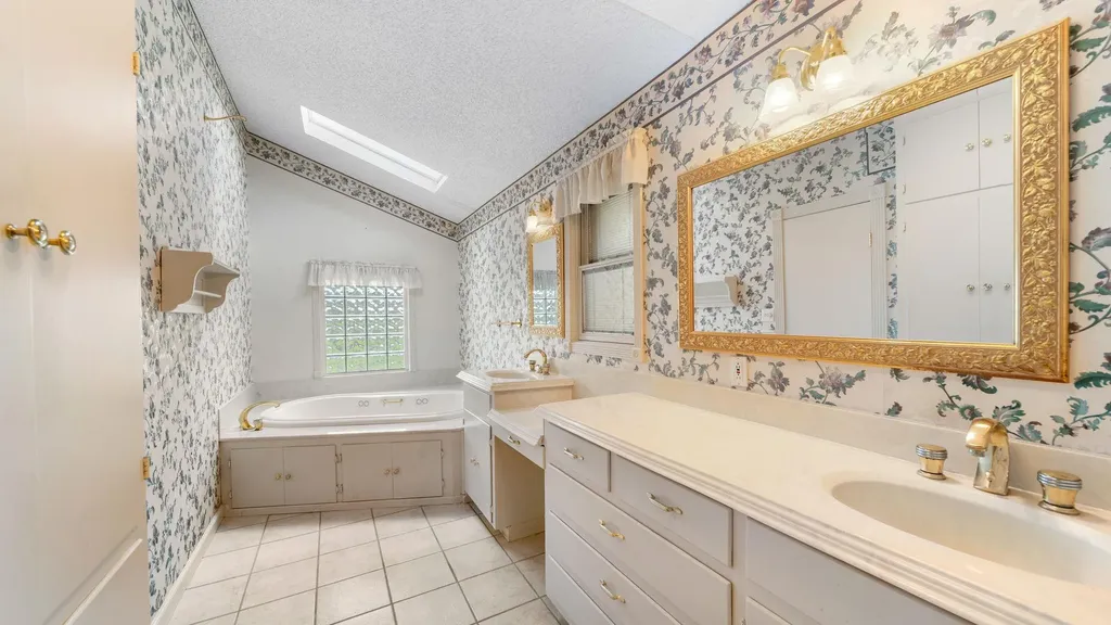 487 Edgewood Avenue Giddings TX 78942