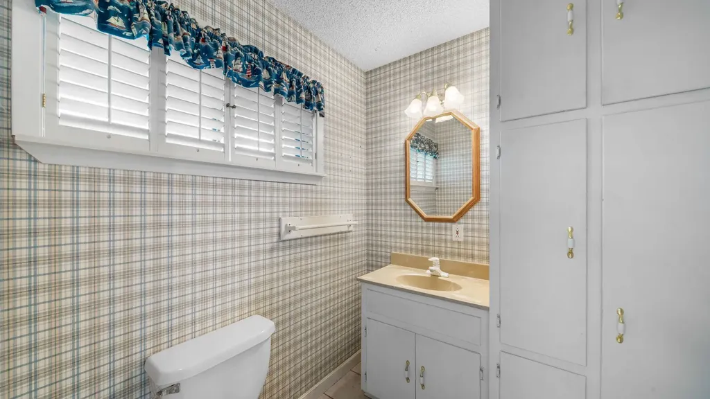 487 Edgewood Avenue Giddings TX 78942