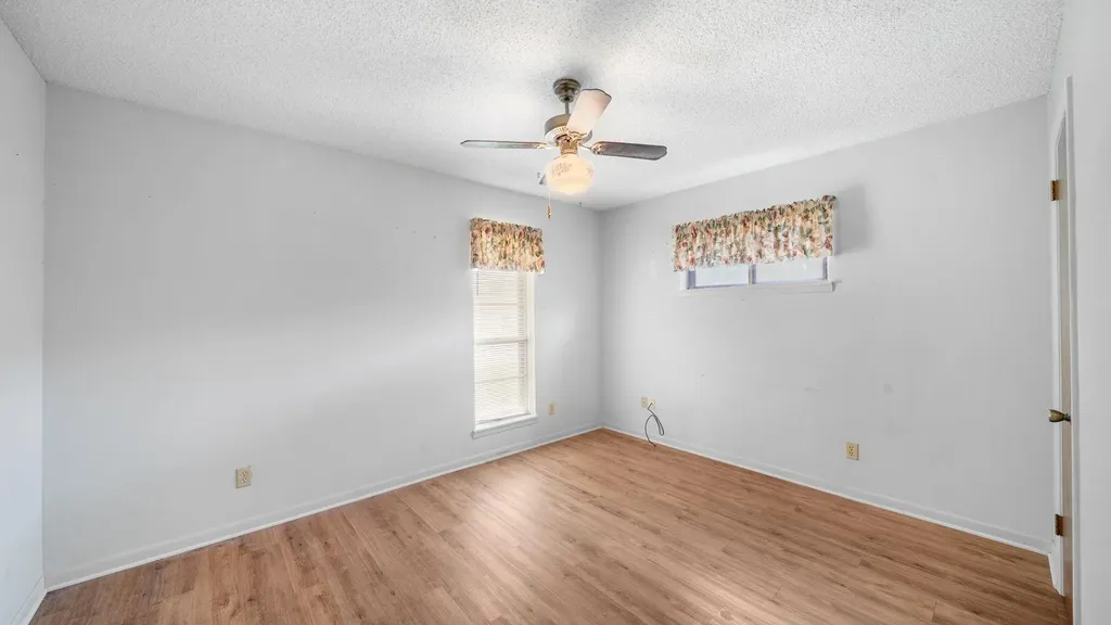 487 Edgewood Avenue Giddings TX 78942