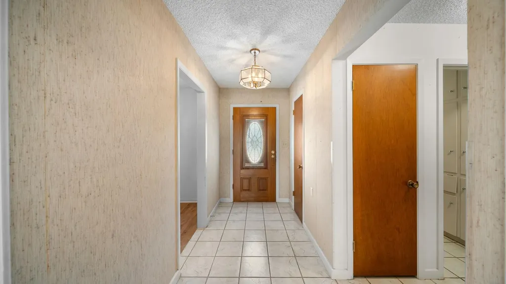487 Edgewood Avenue Giddings TX 78942