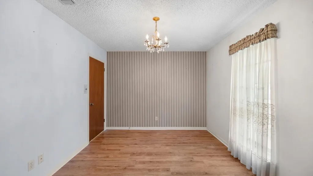 487 Edgewood Avenue Giddings TX 78942