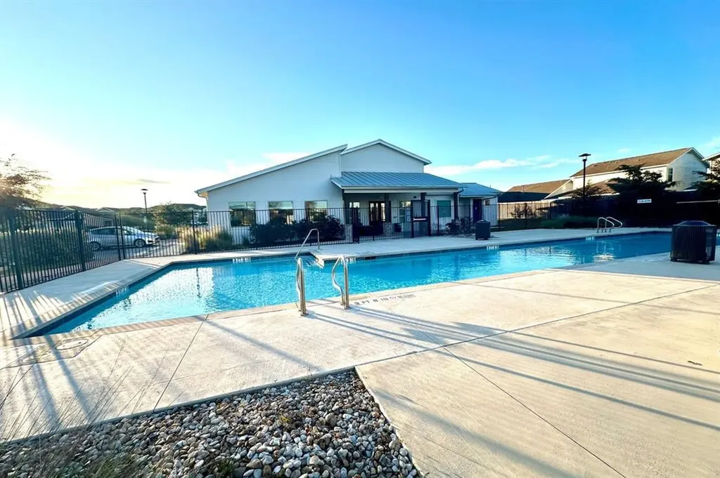 8206 Greyhawk Cove Austin TX 78744