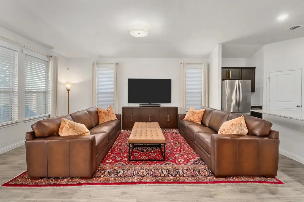 8206 Greyhawk Cove Austin TX 78744