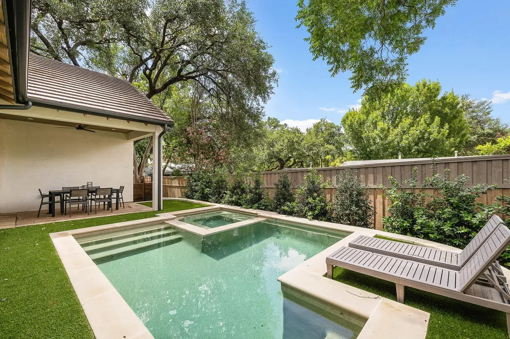 2705 Warren Street Austin TX 78703