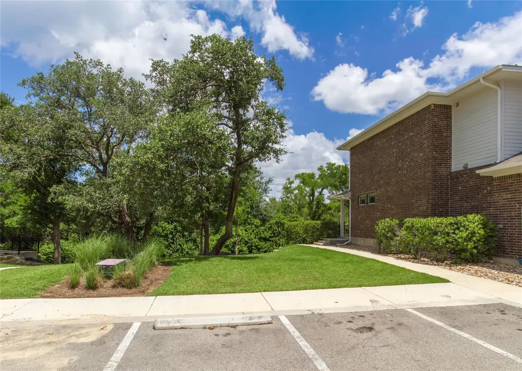 605 W South Street Leander TX 78641