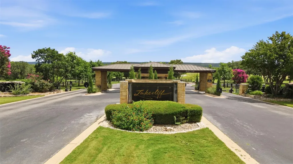 25316 Cliff Crossing Spicewood TX 78669