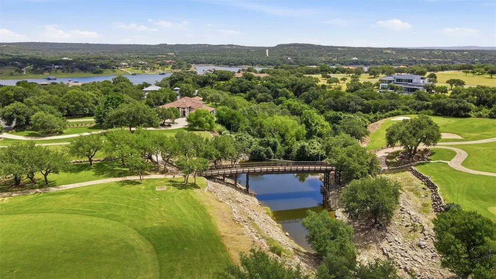 25316 Cliff Crossing Spicewood TX 78669
