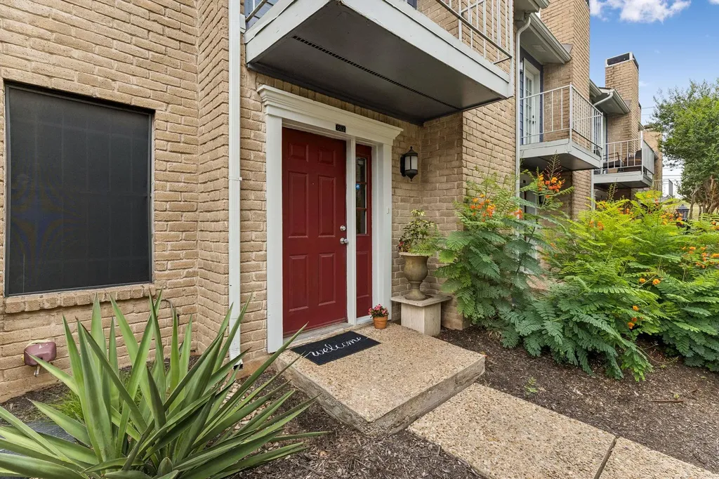842 Banister Lane Austin TX 78704