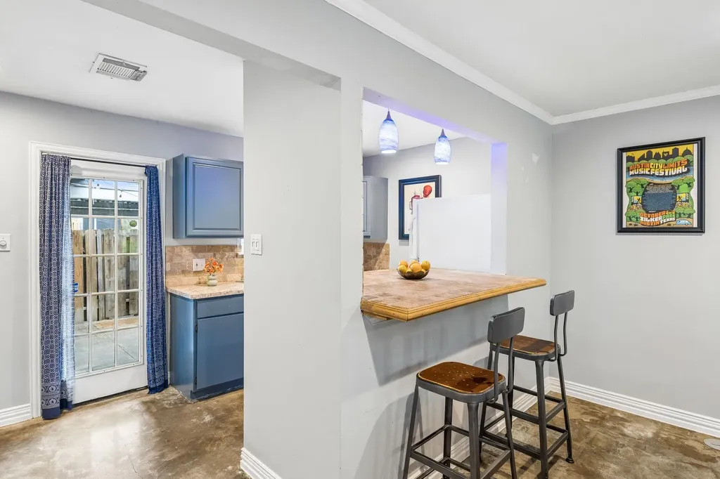 842 Banister Lane Austin TX 78704