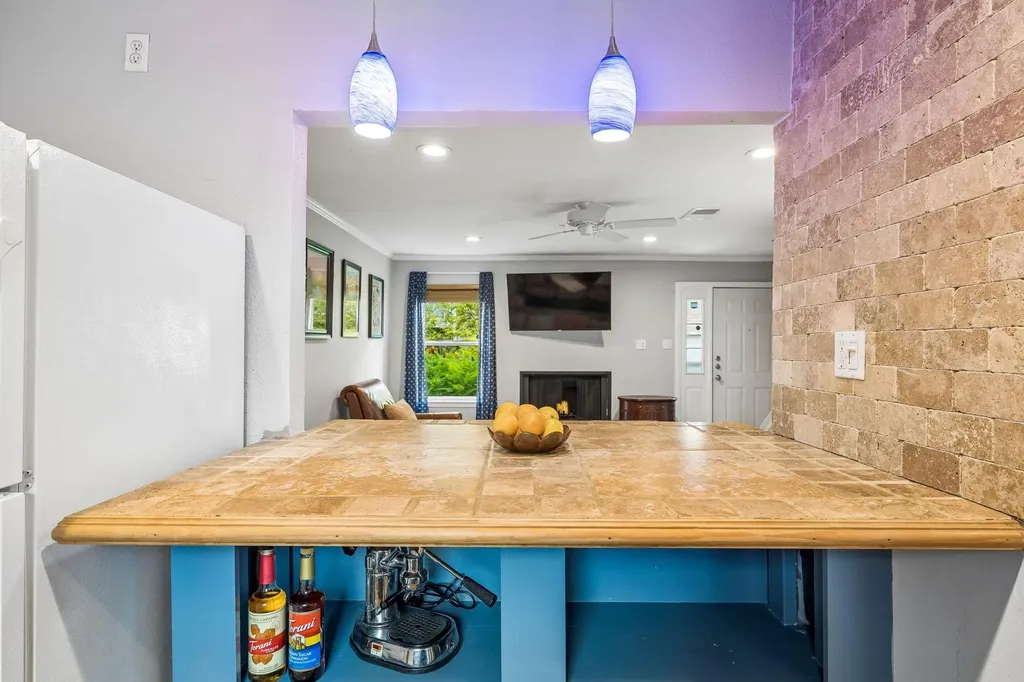 842 Banister Lane Austin TX 78704