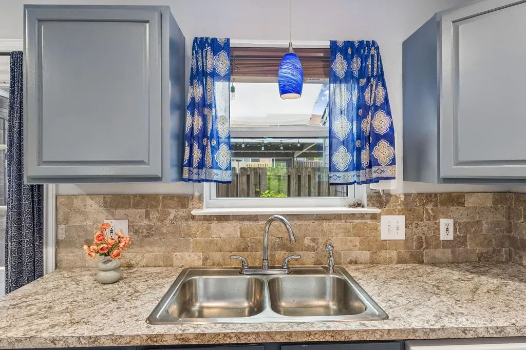 842 Banister Lane Austin TX 78704