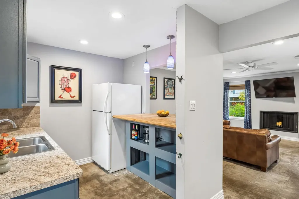 842 Banister Lane Austin TX 78704
