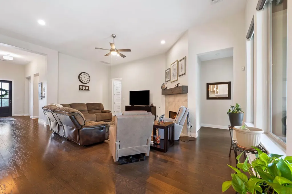 1009 Legacy Crossing Georgetown TX 78628