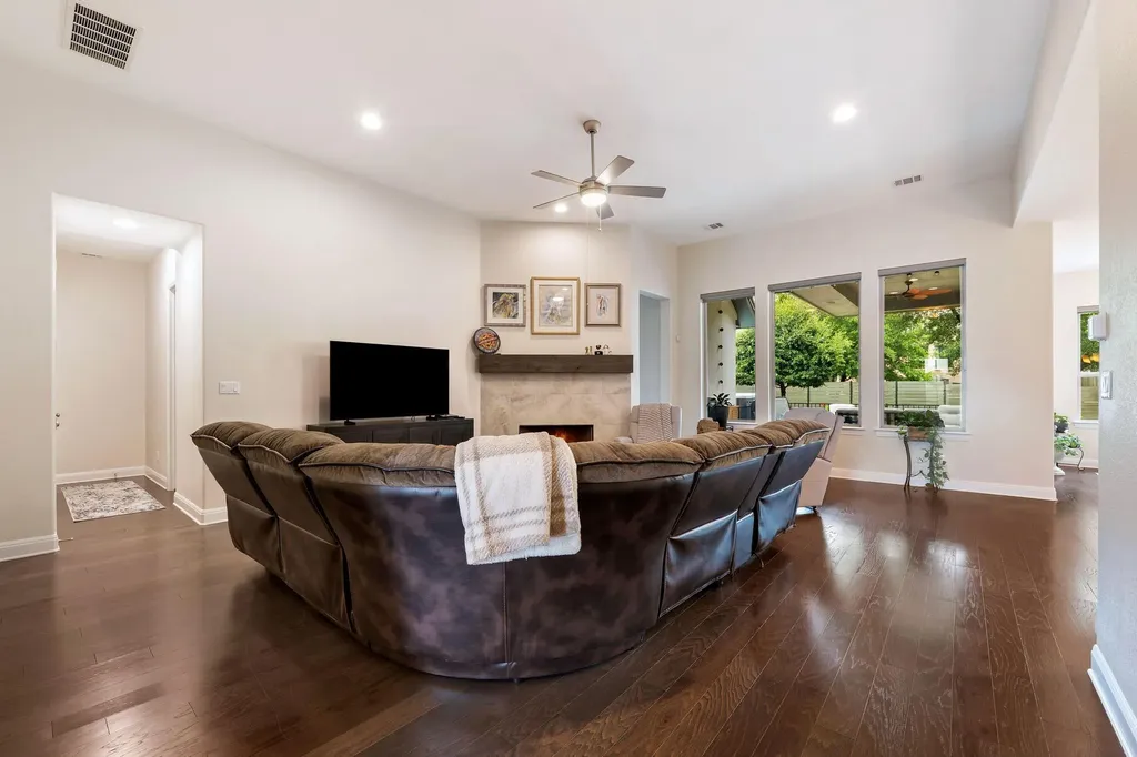 1009 Legacy Crossing Georgetown TX 78628