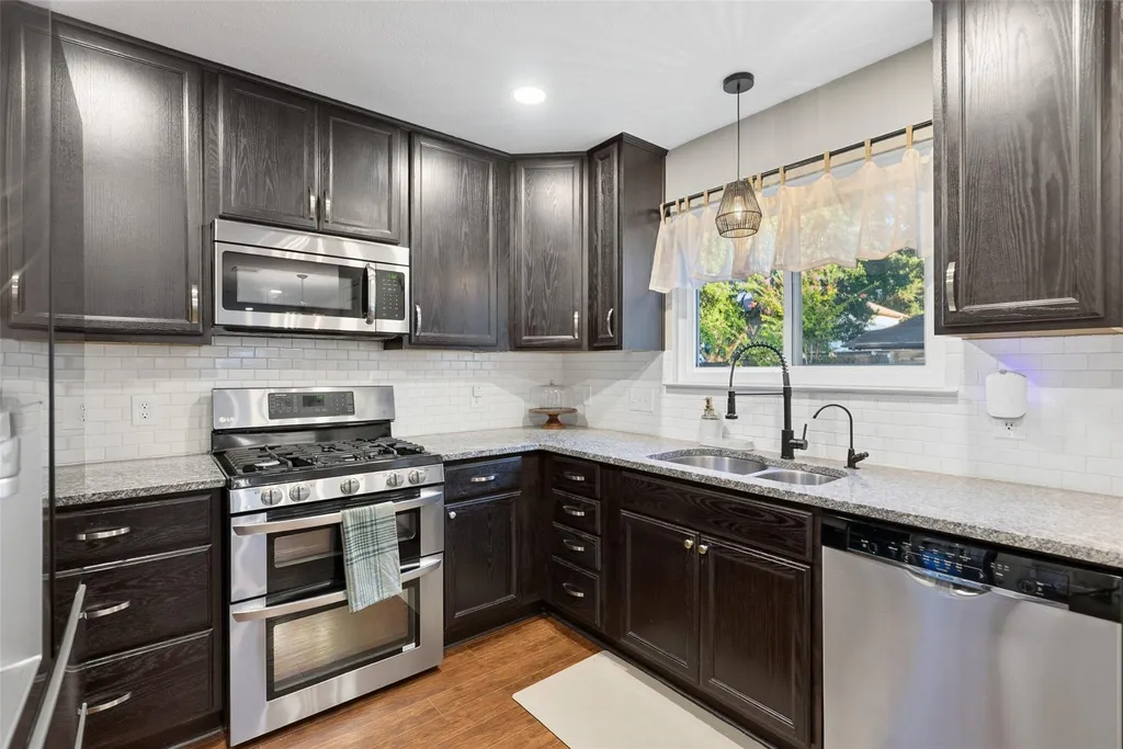 1209 Tetbury Lane Austin TX 78748