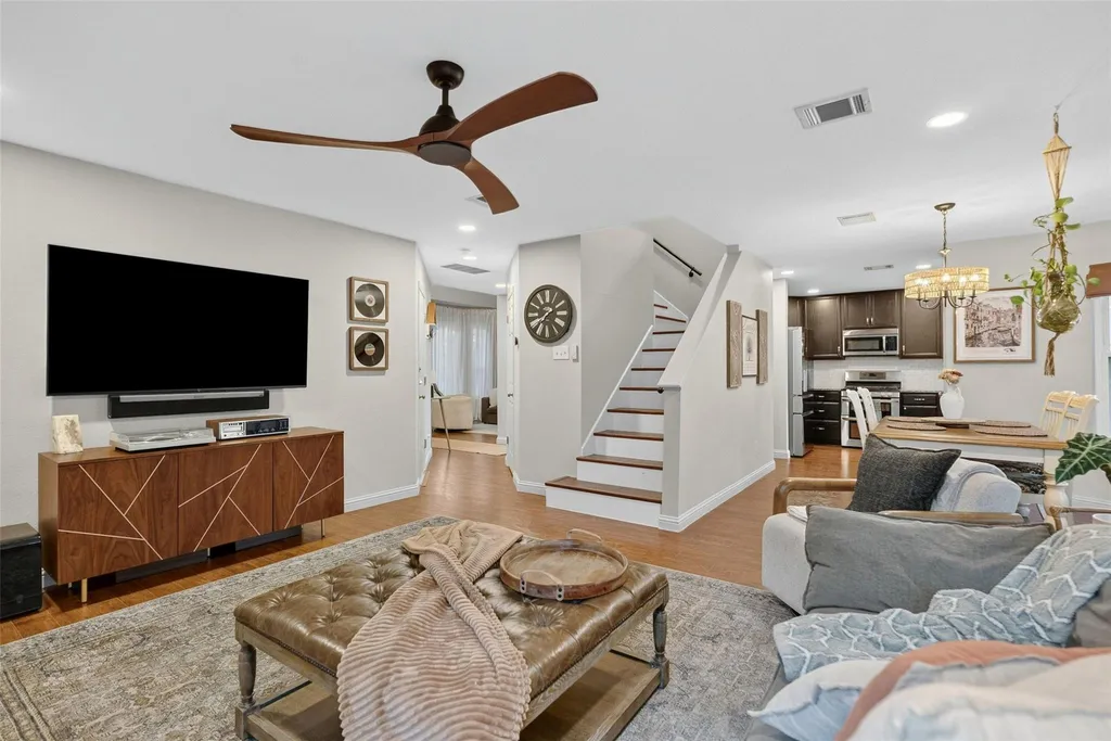 1209 Tetbury Lane Austin TX 78748