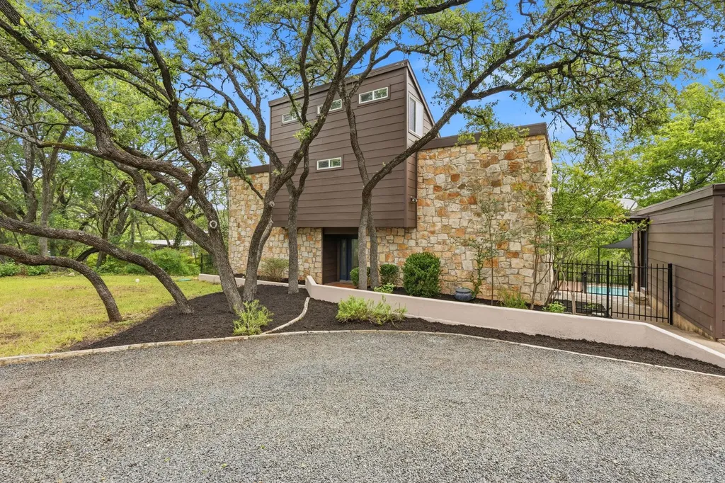 1004 Jousting Place Austin TX 78746