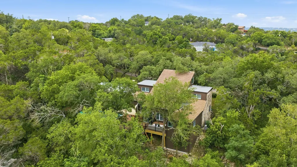 1004 Jousting Place Austin TX 78746