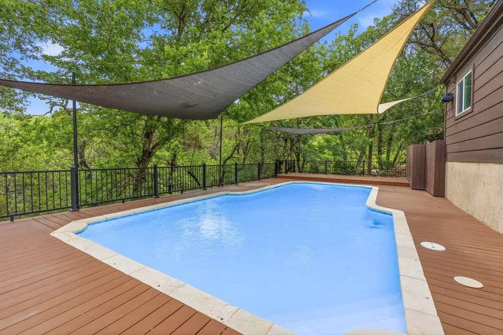 1004 Jousting Place Austin TX 78746