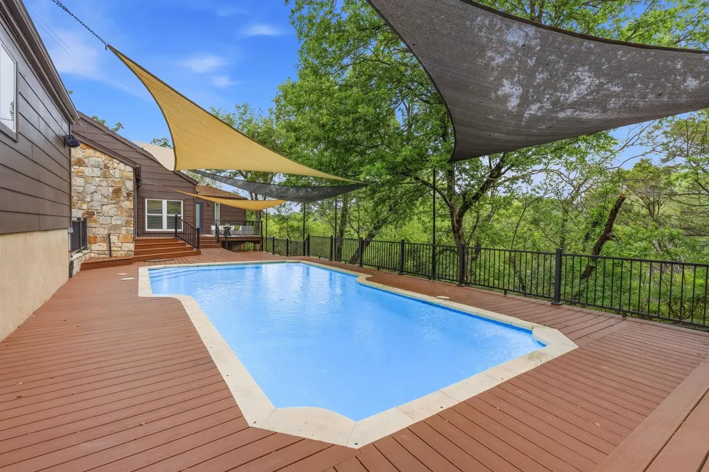 1004 Jousting Place Austin TX 78746