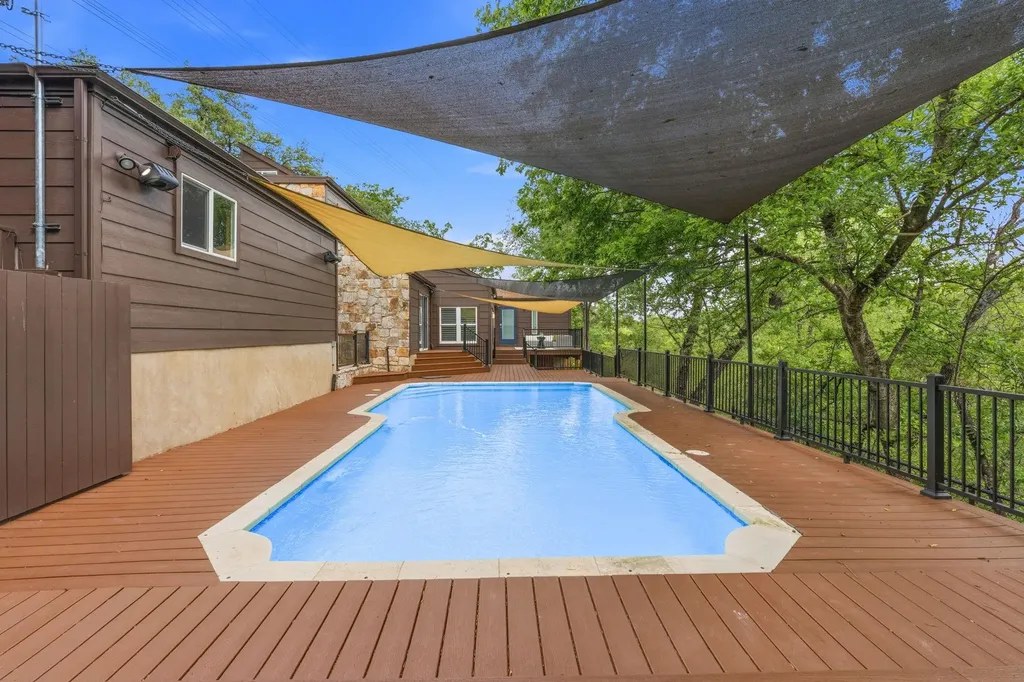 1004 Jousting Place Austin TX 78746