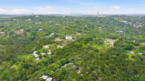 1004 Jousting Place Austin TX 78746