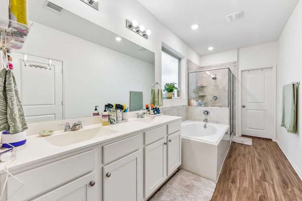 10219 Buster Drive Austin TX 78748