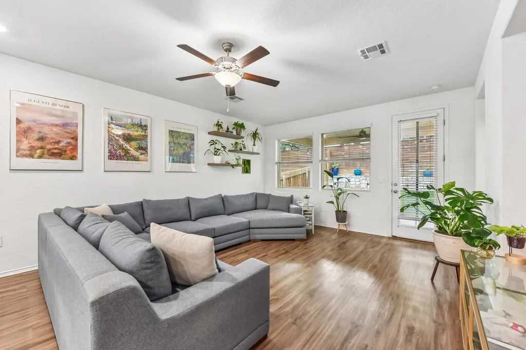 10219 Buster Drive Austin TX 78748