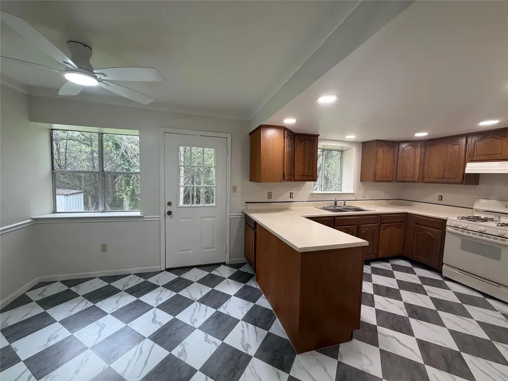 214 The Forest Road Dale TX 78616