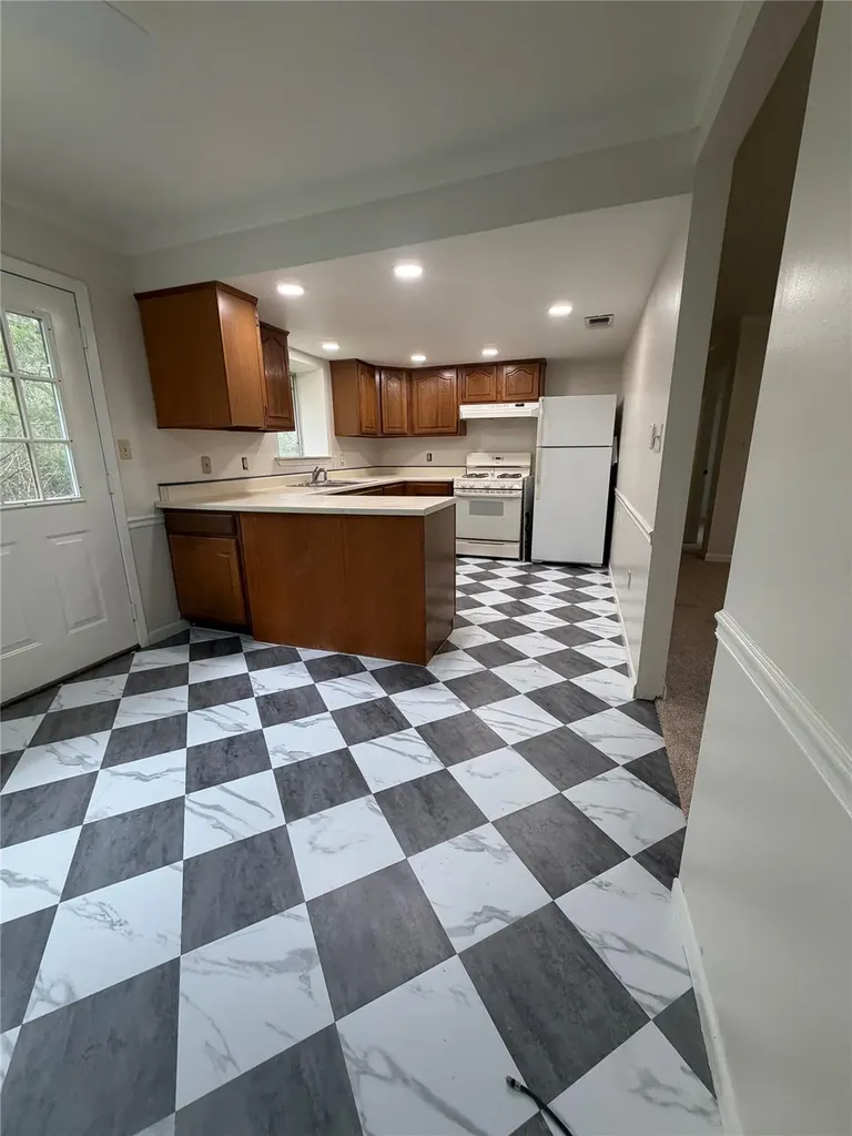 214 The Forest Road Dale TX 78616