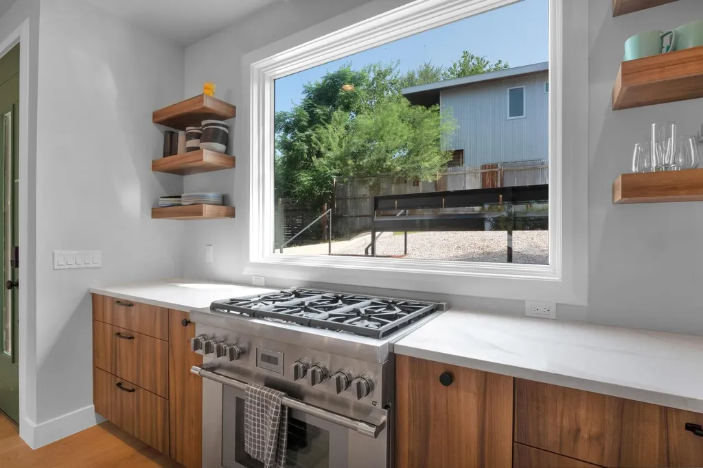 1914 E 8th Street Austin TX 78702