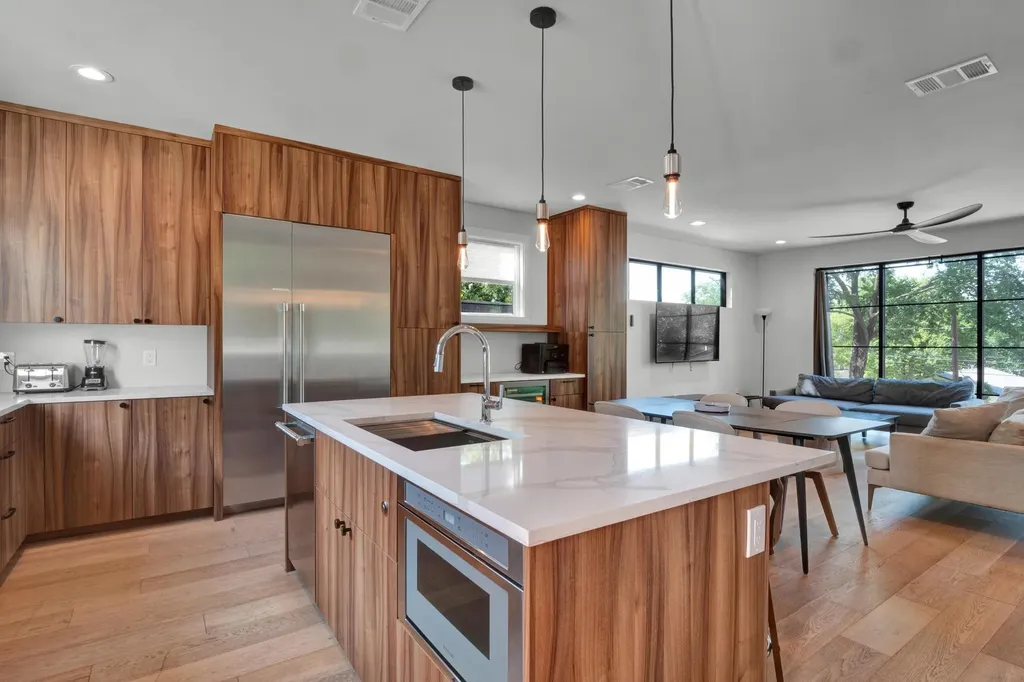 1914 E 8th Street Austin TX 78702