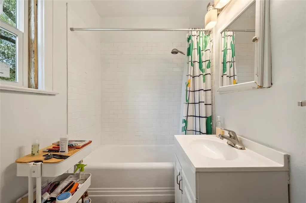 201 W 31st Street Austin TX 78705