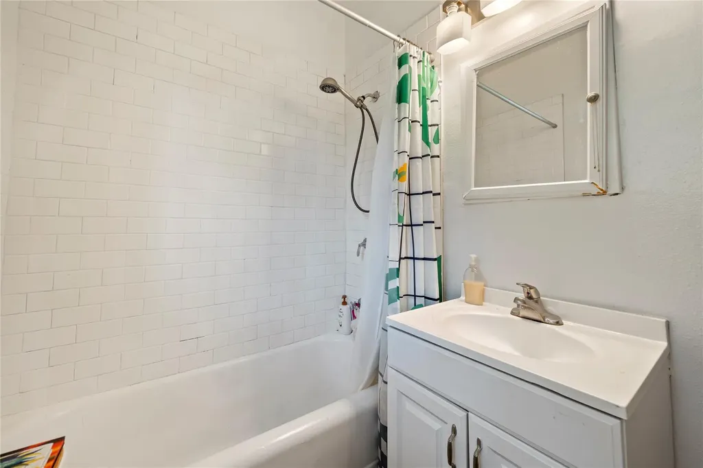 201 W 31st Street Austin TX 78705