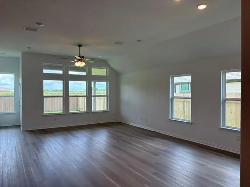 311 Greinert Drive Taylor TX 76574