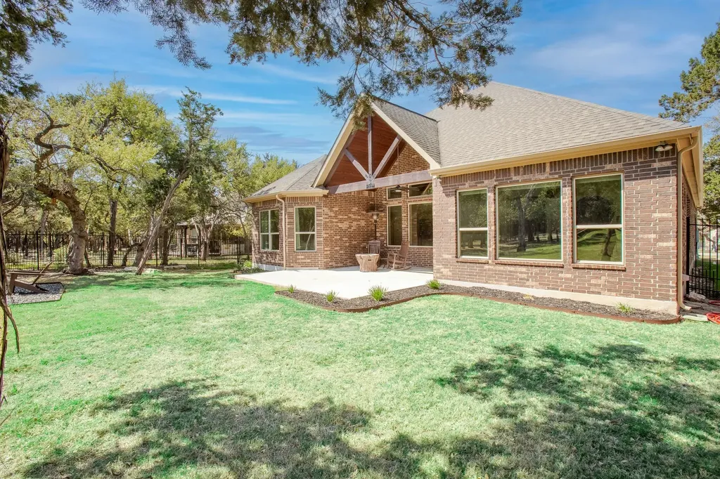1165 Flint Rock Loop Driftwood TX 78619