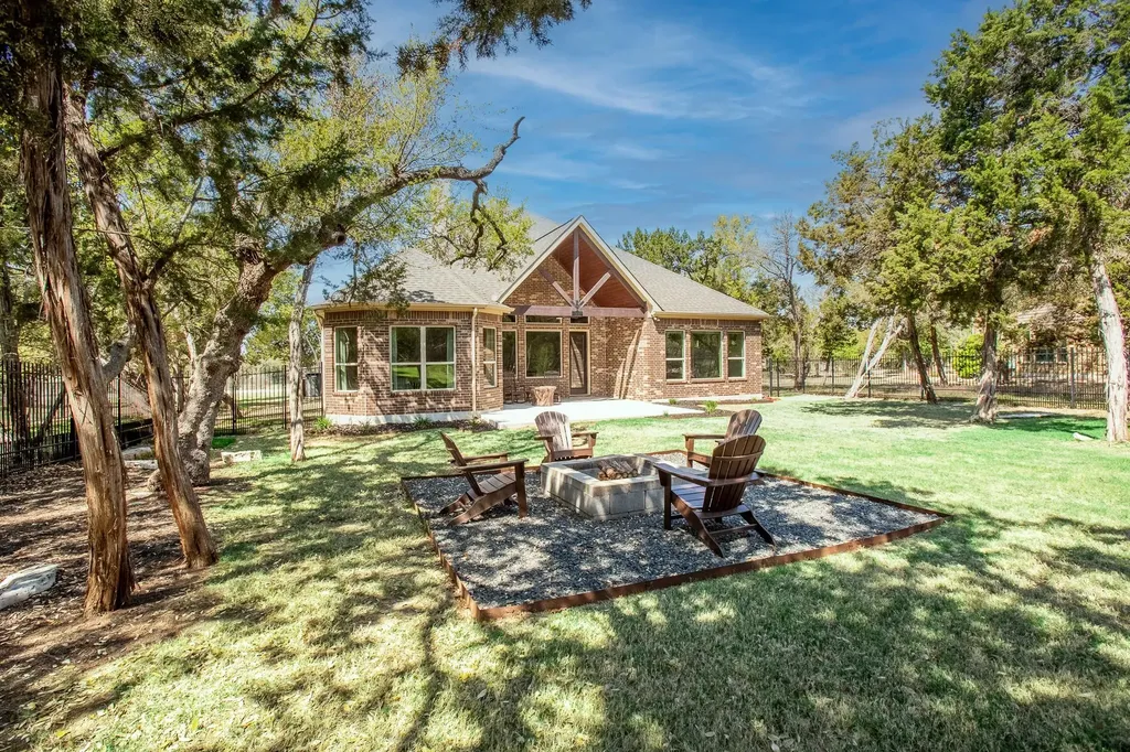 1165 Flint Rock Loop Driftwood TX 78619