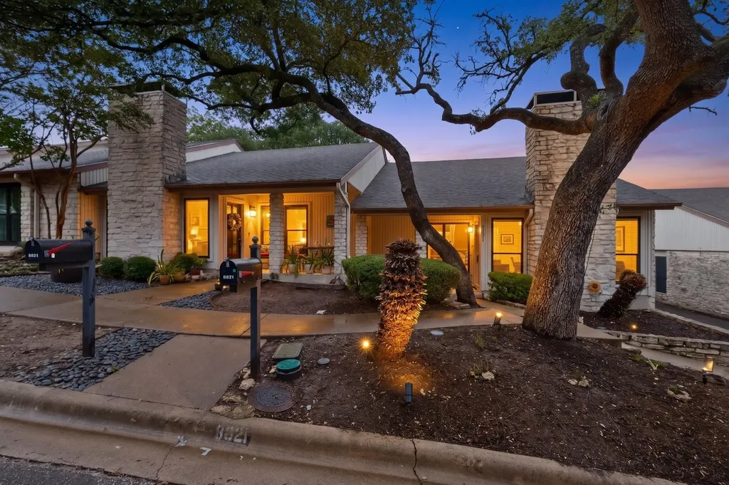 8821 Honeysuckle Trail W Austin TX 78759