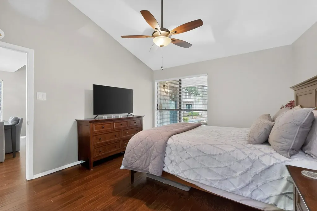 8821 Honeysuckle Trail W Austin TX 78759