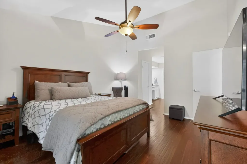 8821 Honeysuckle Trail W Austin TX 78759