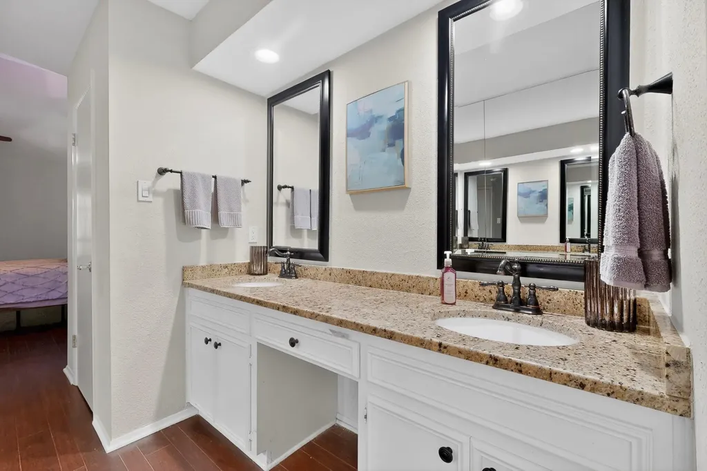 8821 Honeysuckle Trail W Austin TX 78759