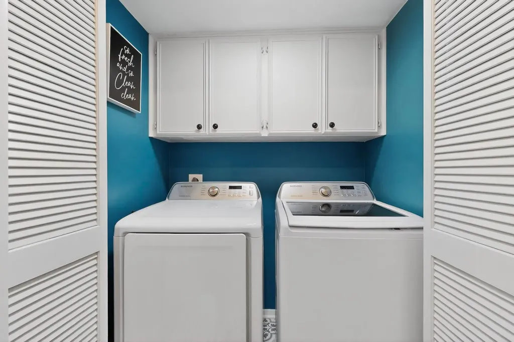 8821 Honeysuckle Trail W Austin TX 78759