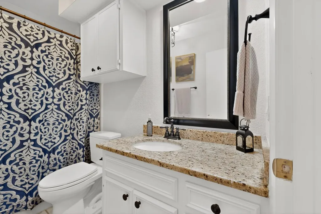 8821 Honeysuckle Trail W Austin TX 78759