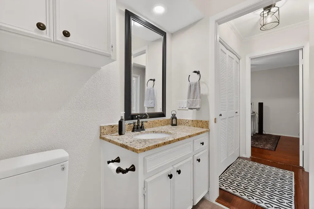 8821 Honeysuckle Trail W Austin TX 78759