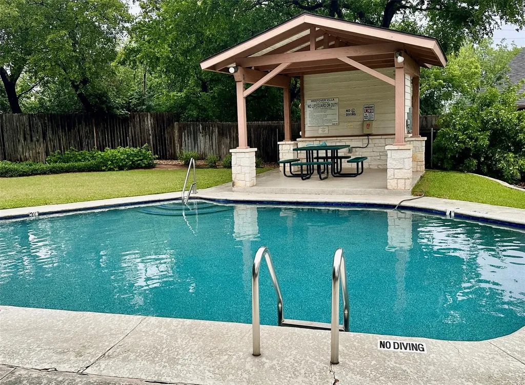 8821 Honeysuckle Trail W Austin TX 78759