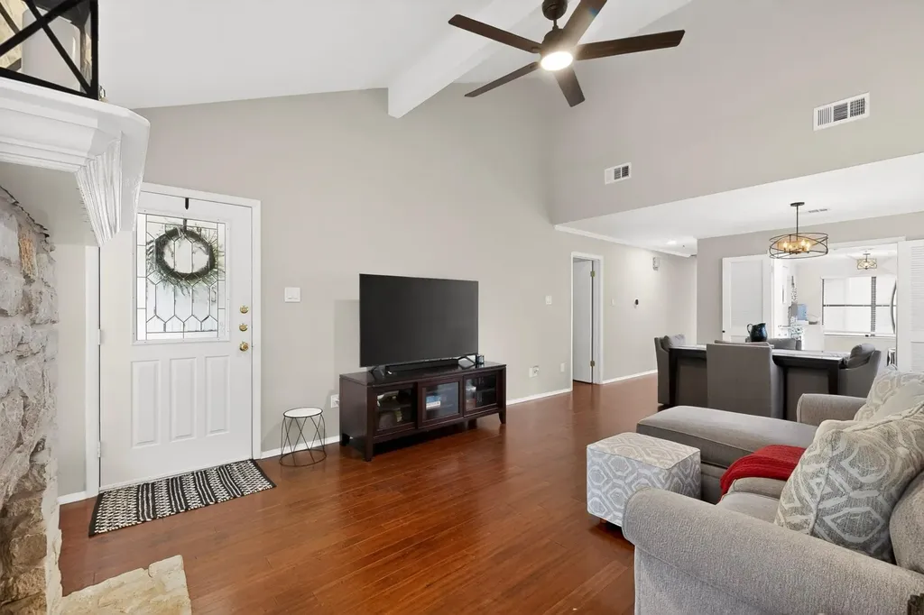 8821 Honeysuckle Trail W Austin TX 78759