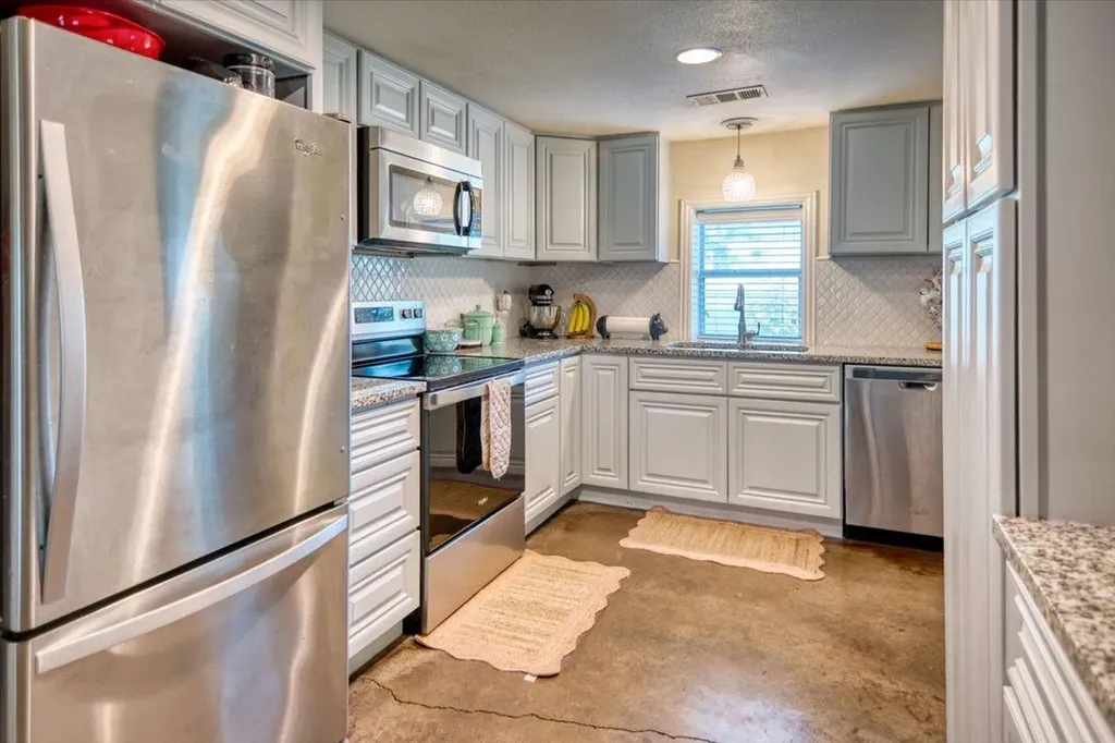 209 E Houston Street Llano TX 78643